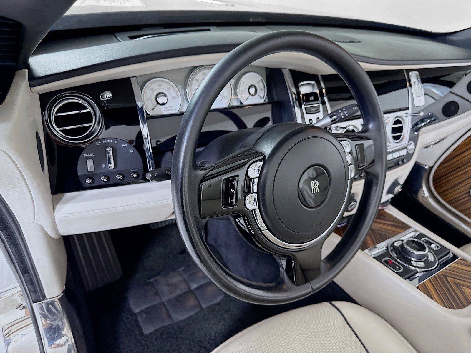 Used 2016 Rolls-Royce Dawn RWD image 17