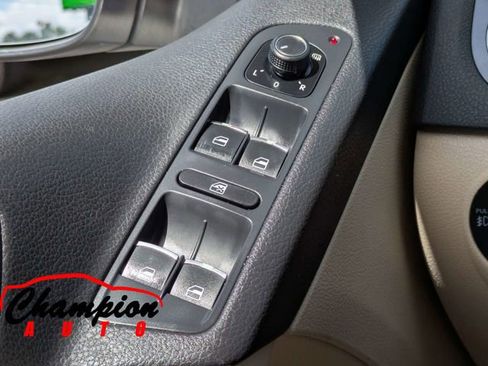 Used 2017 Volkswagen Tiguan SEL image 27