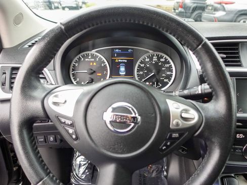 Used 2019 Nissan Sentra SR image 12