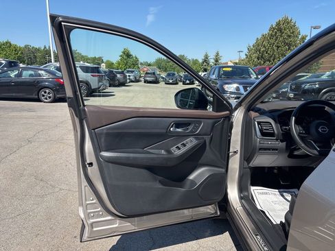 Used 2023 Nissan Rogue SL w/ SL Premium Package AWD/4WD image 19