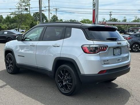 Used 2024 Jeep Compass Latitude w/ Convenience Group AWD/4WD image 6