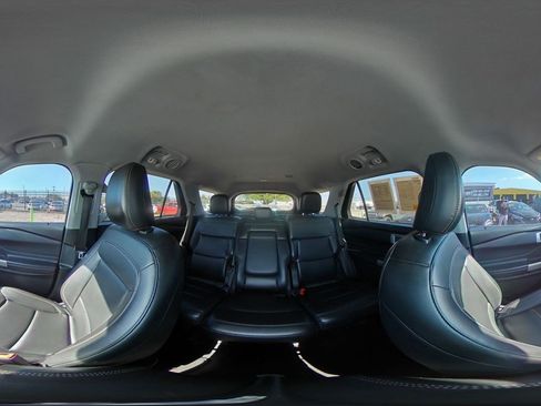 Used 2024 Ford Explorer XLT w/ Equipment Group 202A image 40