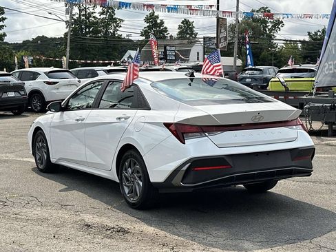 Used 2024 Hyundai Elantra SEL FWD image 8