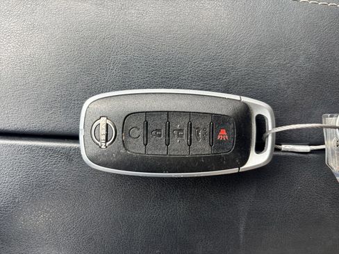 Used 2025 Nissan Rogue SV FWD image 27
