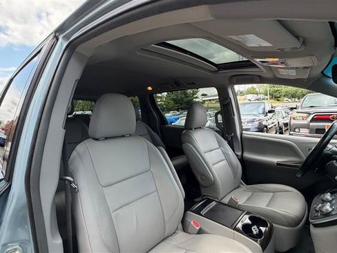 Used 2015 Toyota Sienna XLE w/ XLE Navigation Package AWD/4WD image 8