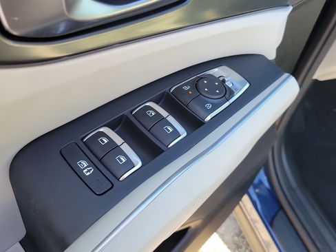Used 2024 Kia Sorento S w/ Panoramic Sunroof Package FWD image 17