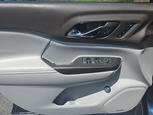 Used 2017 GMC Acadia SLT w/ LPO, Cargo Package FWD image 28
