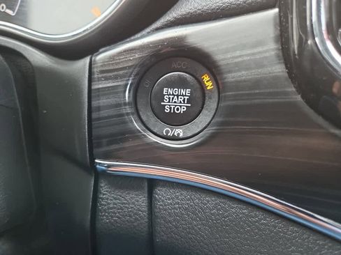 Used 2022 Jeep Grand Cherokee Limited image 31