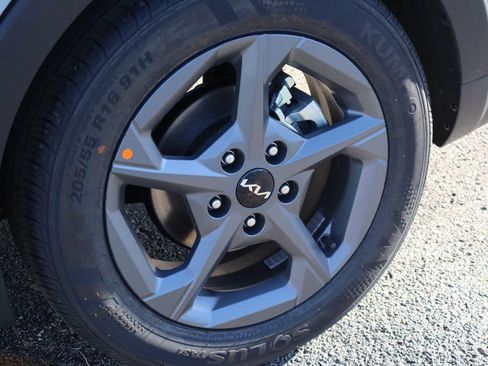 New 2025 Kia K4 LXS image 40