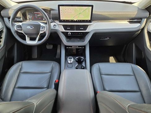 Used 2025 Ford Explorer Active w/ Active Comfort Package AWD/4WD image 16