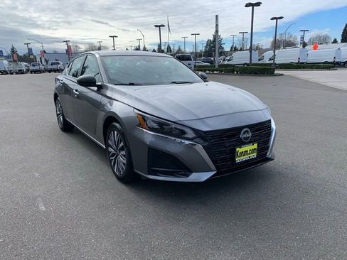 Used 2024 Nissan Altima 2.5 SV image 7