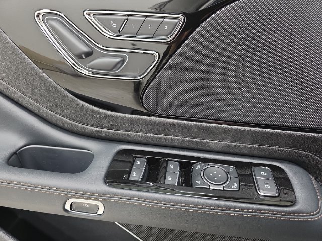 New 2027 Lincoln Aviator AWD image 25