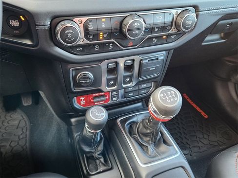 Used 2024 Jeep Wrangler Rubicon image 19