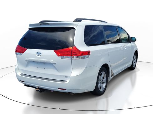 Used 2012 Toyota Sienna LE FWD image 9