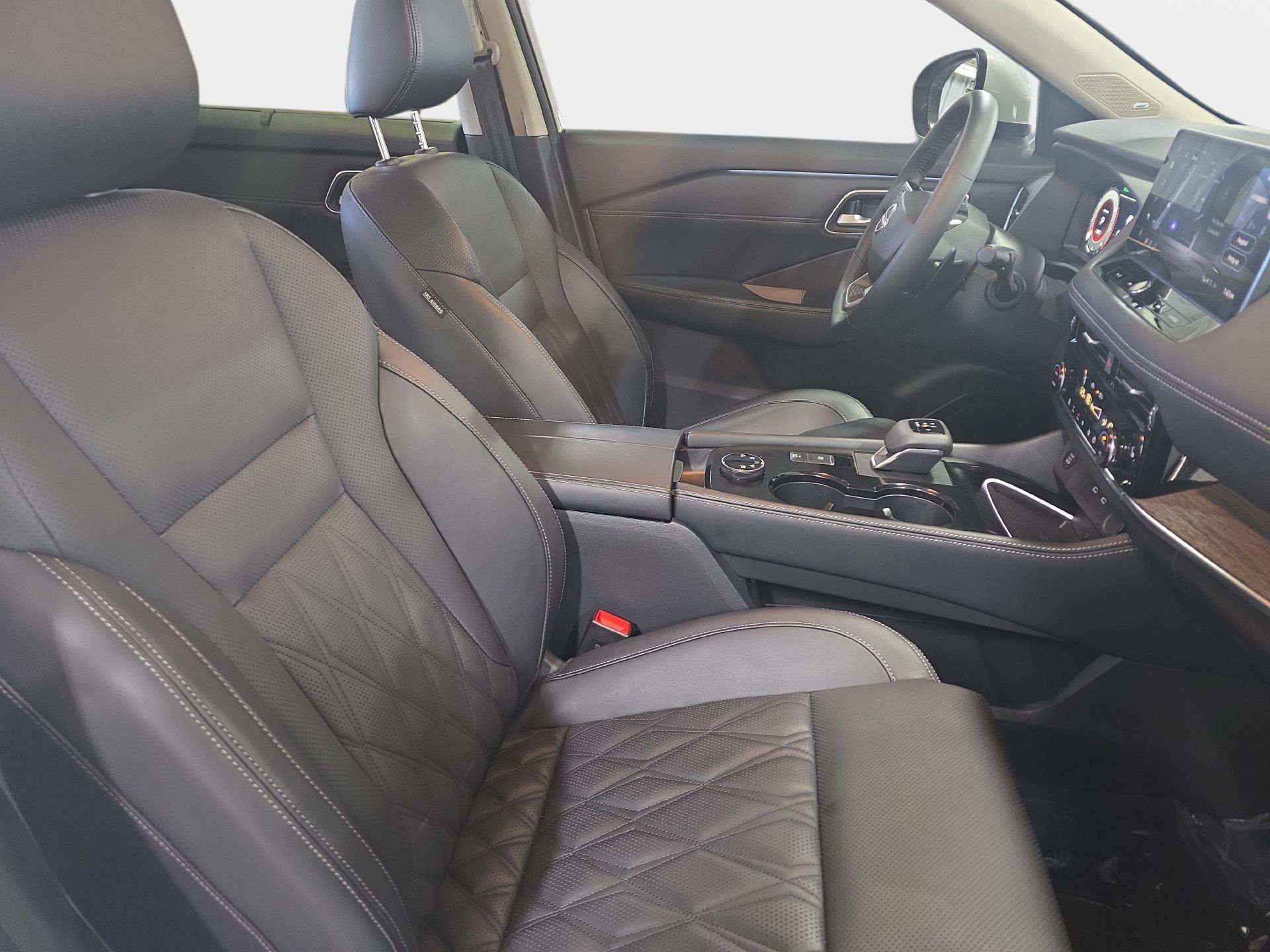 Used 2026 Nissan Rogue Platinum w/ Platinum Premium Package AWD/4WD image 10