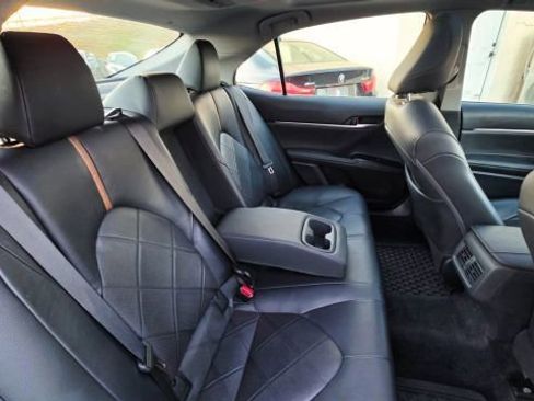 Used 2018 Toyota Camry XLE FWD image 31