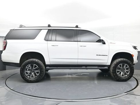 Used 2023 Chevrolet Suburban Z71 w/ Luxury Package AWD/4WD image 15