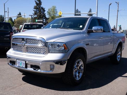 Used 2018 RAM 1500 Laramie w/ Convenience Group AWD/4WD image 3