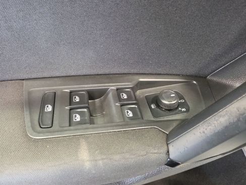Used 2019 Volkswagen Tiguan S AWD/4WD image 18