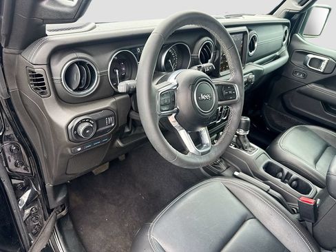 Used 2023 Jeep Wrangler Unlimited Sahara AWD/4WD image 10