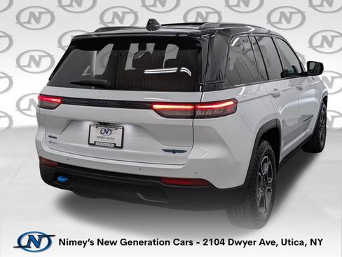 Used 2023 Jeep Grand Cherokee Trailhawk AWD/4WD image 2