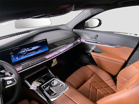New 2026 BMW 740i w/ Premium Package RWD image 21