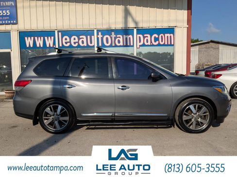 Used 2015 Nissan Pathfinder Platinum w/ Family Entertainment Package image 2