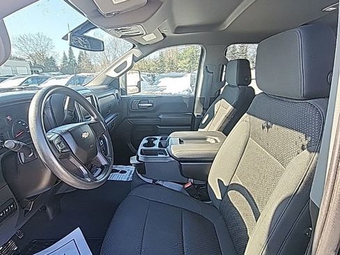 Used 2021 Chevrolet Silverado 2500 Custom w/ Custom Value Package image 12