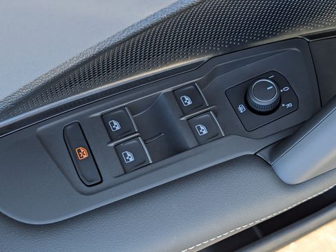 Certified 2026 Volkswagen Tiguan SE R-Line AWD/4WD image 19