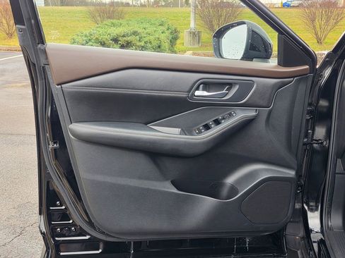 Used 2023 Nissan Rogue SV w/ SV Premium B Package image 12