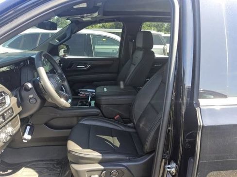 Used 2025 GMC Yukon XL Denali w/ Sun & Power Step Package AWD/4WD image 8
