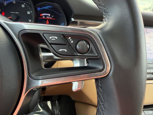 Certified 2018 Porsche Macan Sport Edition image 37