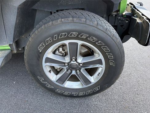 Used 2019 Jeep Wrangler Unlimited Sahara AWD/4WD image 9