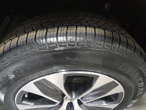 Used 2023 Toyota Highlander XLE image 8