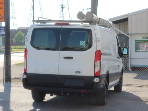 Used 2015 Ford Transit 250 130 Low Roof RWD image 8