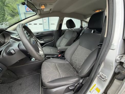 Used 2013 Ford Fiesta SE FWD image 9