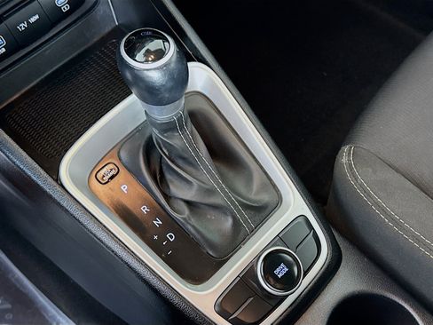 Used 2024 Hyundai Venue SEL image 18