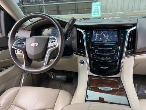 Used 2017 Cadillac Escalade image 17