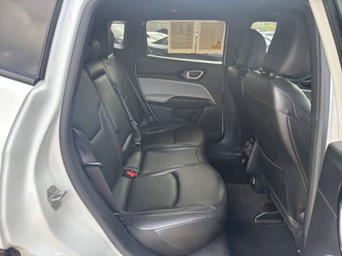 Used 2025 Jeep Compass Limited image 25