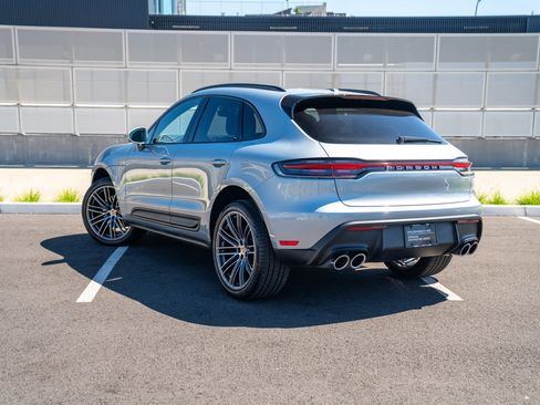 Certified 2026 Porsche Macan AWD/4WD image 3