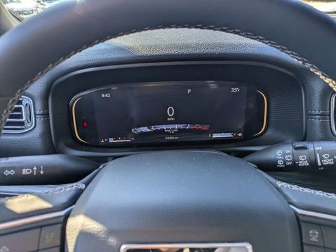 Used 2024 Jeep Wagoneer L Series III w/ Flexible Seating Group image 17