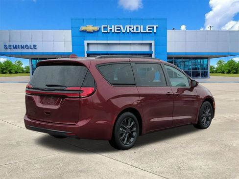 Used 2021 Chrysler Pacifica Touring w/ S Appearance Package FWD image 4