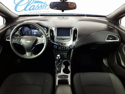Used 2017 Chevrolet Cruze LT w/ Convenience Package FWD image 14