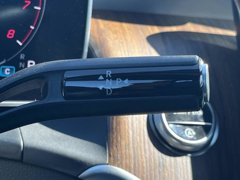 Used 2025 Mercedes-Benz GLC 300 4MATIC image 31