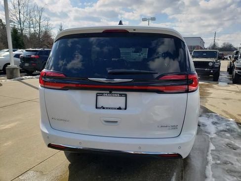New 2026 Chrysler Pacifica Limited AWD/4WD image 5