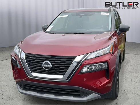 Used 2023 Nissan Rogue S AWD/4WD image 3