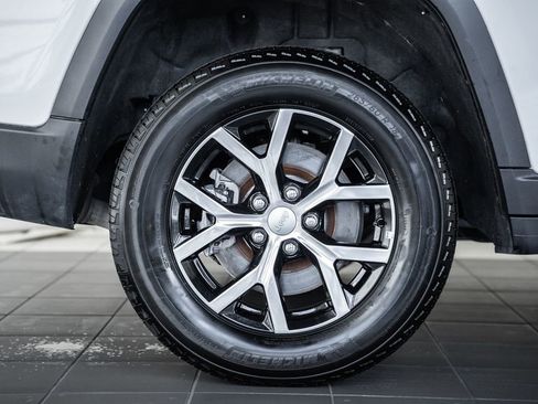 Certified 2024 Jeep Grand Cherokee L Limited image 19