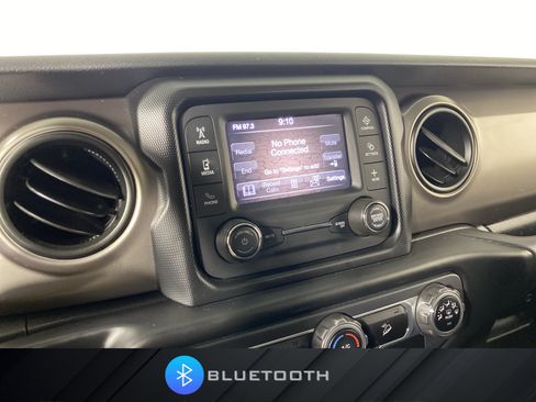 Used 2020 Jeep Wrangler Sport AWD/4WD image 4