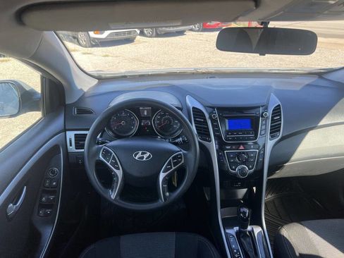 Used 2017 Hyundai Elantra GT FWD image 12