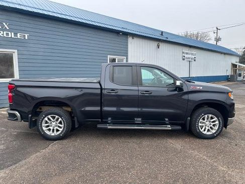 Used 2023 Chevrolet Silverado 1500 LT w/ Z71 Off-Road Package image 2